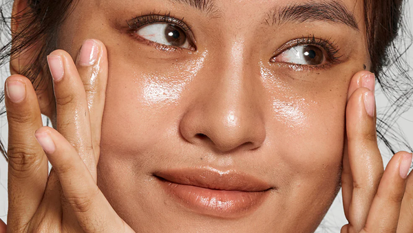 A Woman Using Blank Slate Gel Cleanser To Remove Daily Makeup And Sunscreen